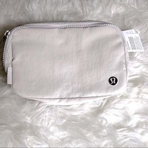 🔥🛫Lululemon Everywhere Belt Bag NWT - White Opal 🔥 LAST ONE